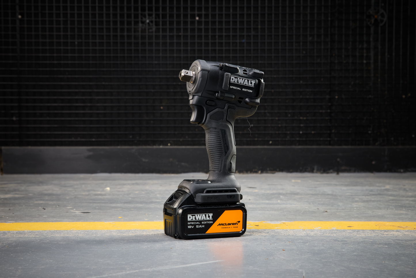 DCF92MP2T-KR 20V MAX / 5.0Ah XR 컴팩트 임팩트 렌치 디월트 맥라렌 에디션 (1/2인치, TSTAK)